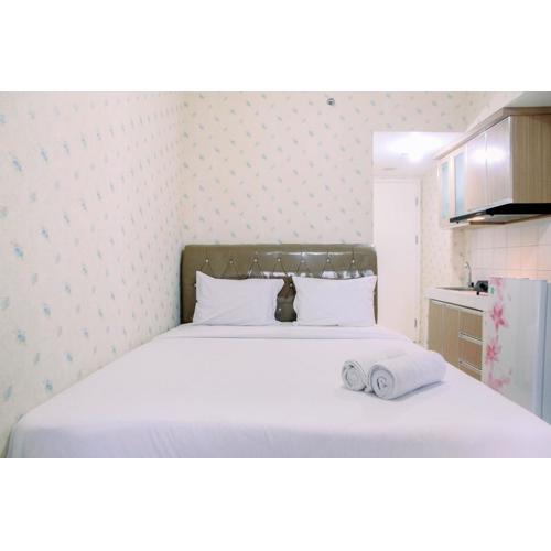 Modern Furnished Studio at Springlake Summarecon Bekasi Apartment By Travelio