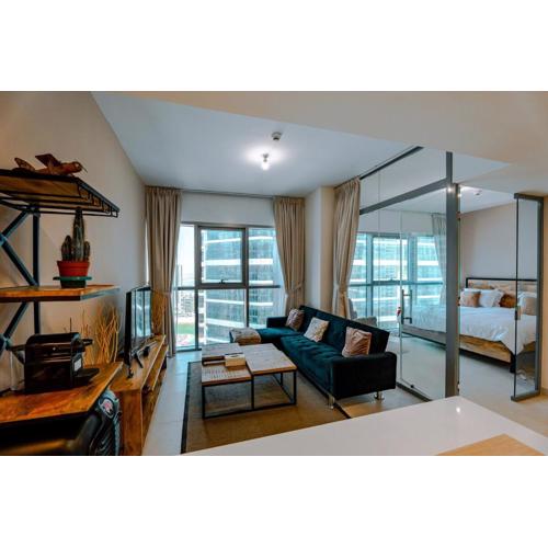 Modern Glass Suite with City Views Reem Island