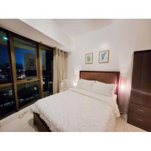 Modern Hotel-type Studio near Greenbelt Netflix 100mbps