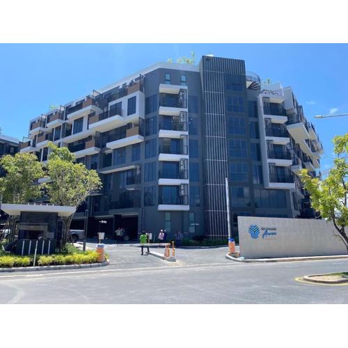 Modern Laguna Skypark apartments by Lofty