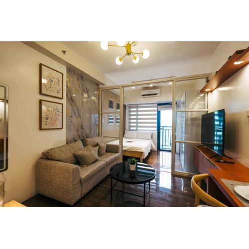 Modern Living 5 with Fast Wifi and Netflix