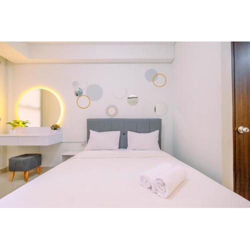 Modern Living and Nice Studio at Transpark Cibubur Apartment By Travelio