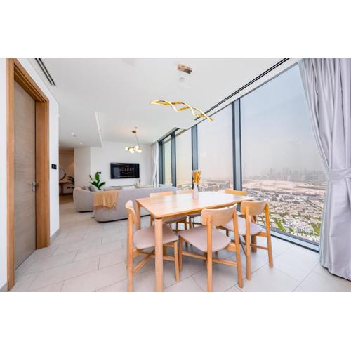 Modern Living with Skyline Views in Hartland