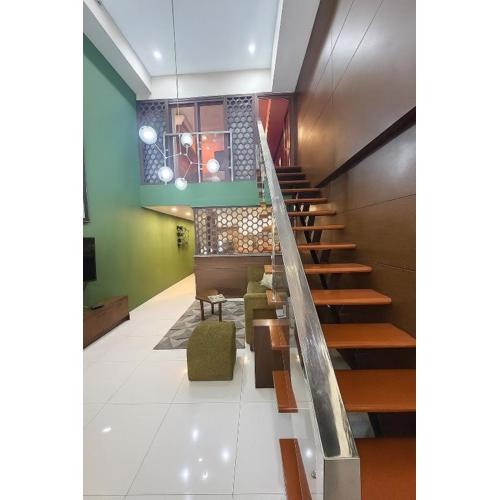 Modern Loft in Newport City - 2BR and 2BA