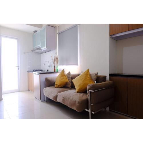Modern Look 2BR at Apartment Parahyangan Residence By Travelio