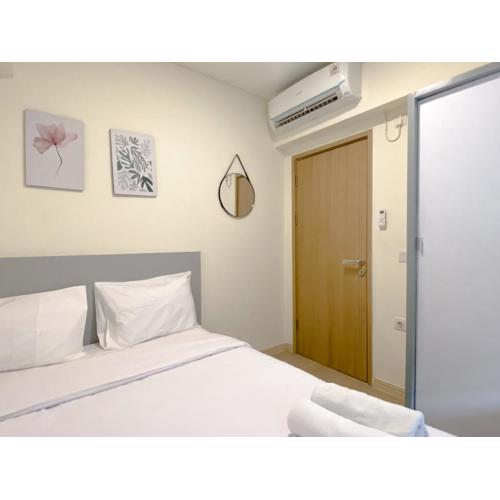 Modern Look 2BR Meikarta Apartment By Travelio
