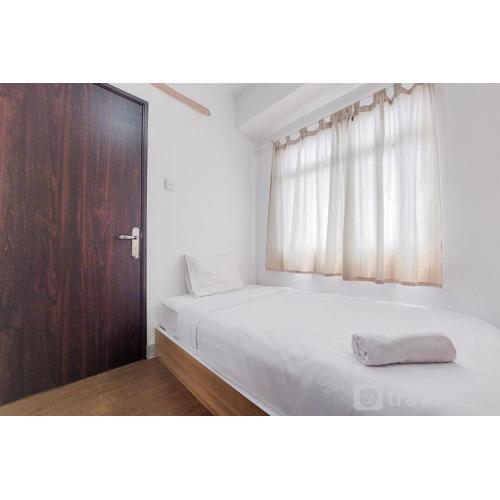 Modern Look and Comfortable 2BR Serpong Greenview Apartment By Travellio