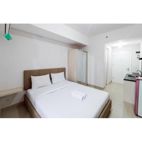 Modern Look and Comfortable Studio Barsa City Apartment By Travelio