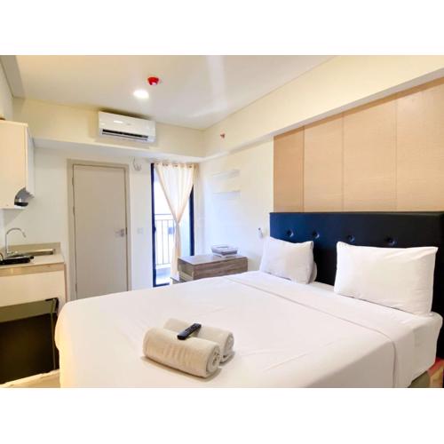 Modern Look Studio at Meikarta Apartment By Travelio