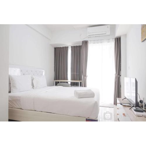 Modern Look Studio Room at Citra Living Apartment By Travelio