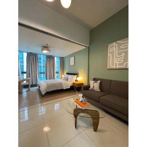 Modern Nordic 1BR Big Queen Bed Uptown BGC