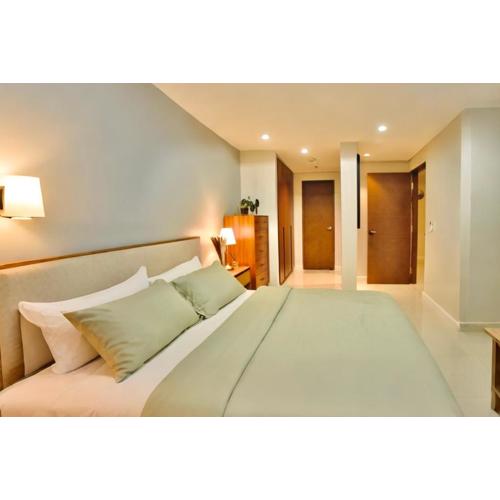 Modern Private Apartment walk to Greenbelt, Makati CBD