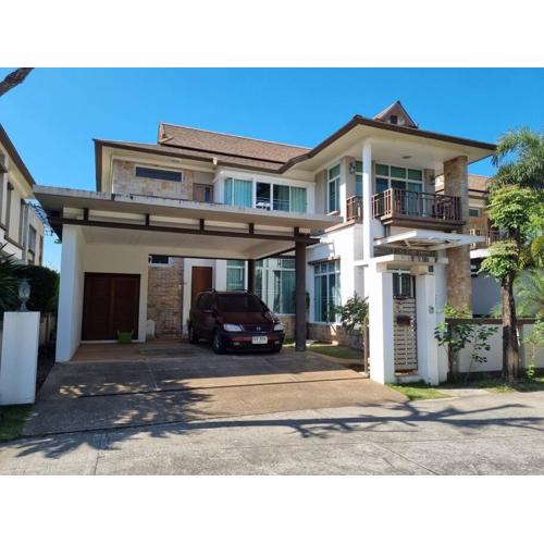 Modern private home in quiet gated community