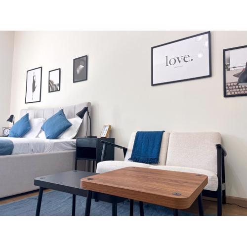 Modern Renovated Studio Building 197 - 5 Min Walking from Metro and Pavilions