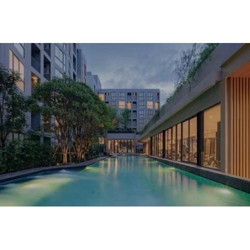 Modern room with Pool and Gym in the city center just 600m from Subway station!