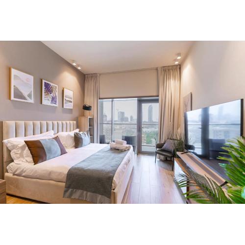 Modern Space With Free WiFi & Parking