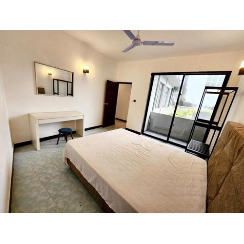 Modern Stay, Prime Location !