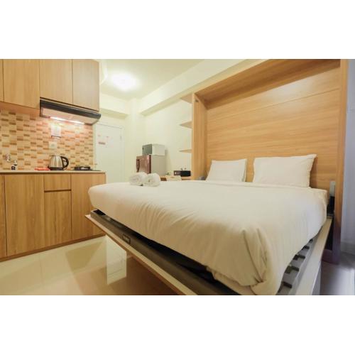 Modern Studio Apartment at 26th Floor Green Pramuka City By Travelio
