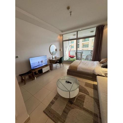 Modern Studio Apartment in Dubai Marina