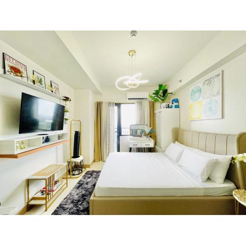 Modern Studio Hideaway Near City Spots