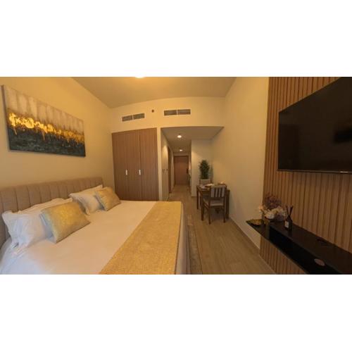 Modern Studio in Azizi Riviera, Meydan