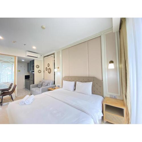 Modern Studio Room with Jacuzzi at Art Deco Apartment By Travelio