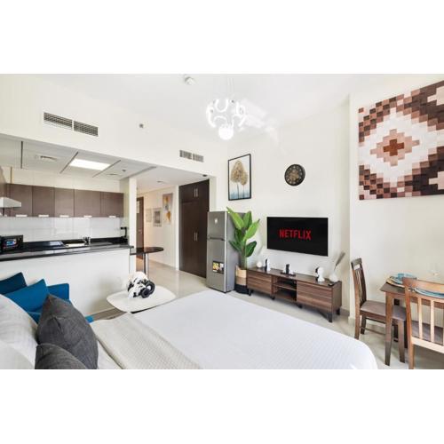 Modern Studio Sports City Pool & City Views