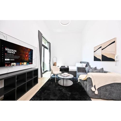 Modern Studio with Balcony and Pool Access - Holiday Boulevard