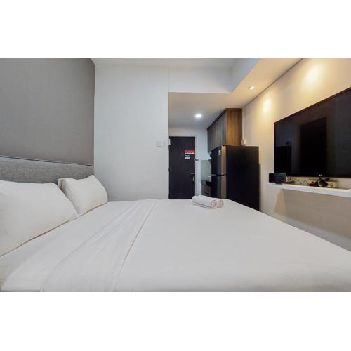 Modern Studio with Cozy Design Serpong Garden Apartment By Travelio