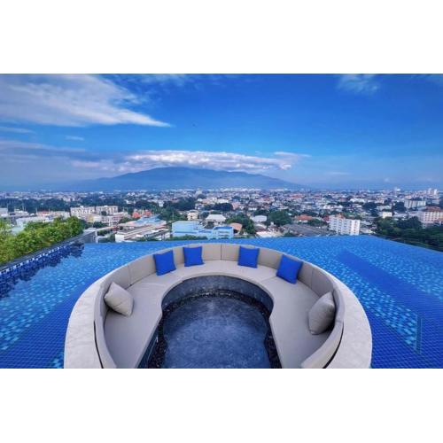 Modern style room with sky pool 古城边天际泳池公寓