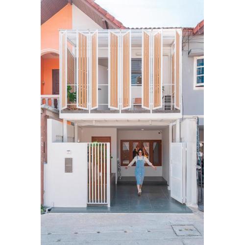 Modern Style Townhome /2BR near CNX moat