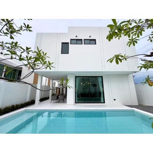 Modern Tropical Villa with Private Pool