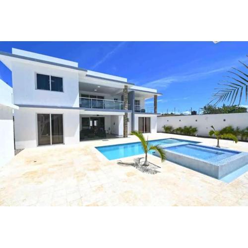 Modern Vacation Paradise Villa with Private Pool