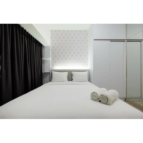 Modern White Studio at Springlake Summarecon Bekasi Apartment By Travelio
