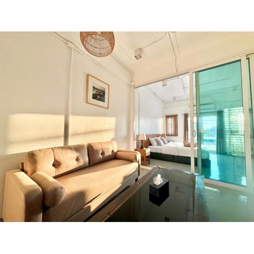 Momento Hotel and Cafe