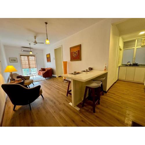 Mongoose Burrow, Richmond Hill