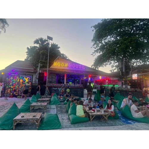 Moon house Beach Hostel