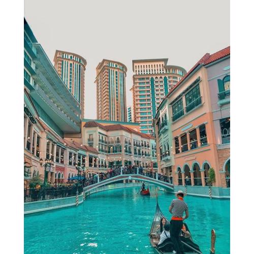 Morgan Suite BGC across5 Venice Canal Mall free Pool gym