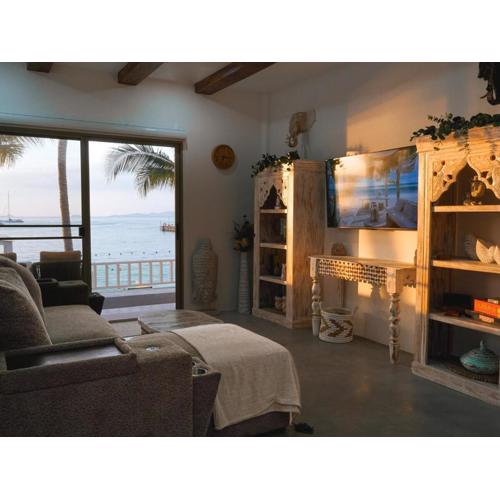 Mo's Beachfront Villa