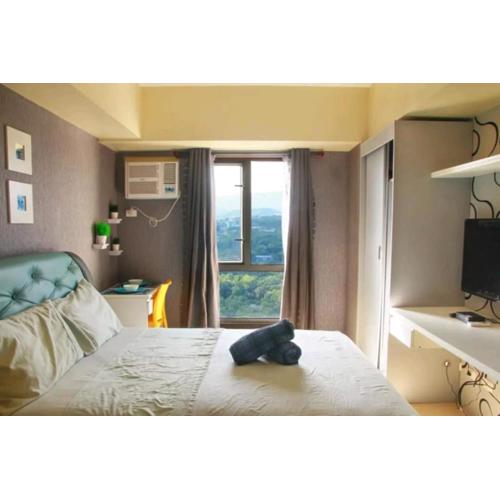 Mountain and City View in Cebu City Top Floor