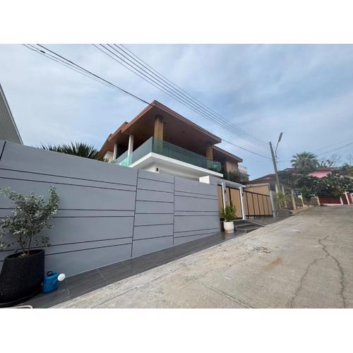 Mountain breeze villa phuket