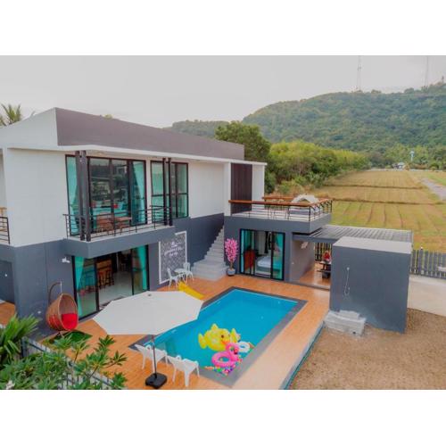 Mountain & Sea Pool Villa ทับสะแก