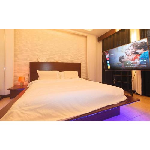 Movietelle by RedDoorz