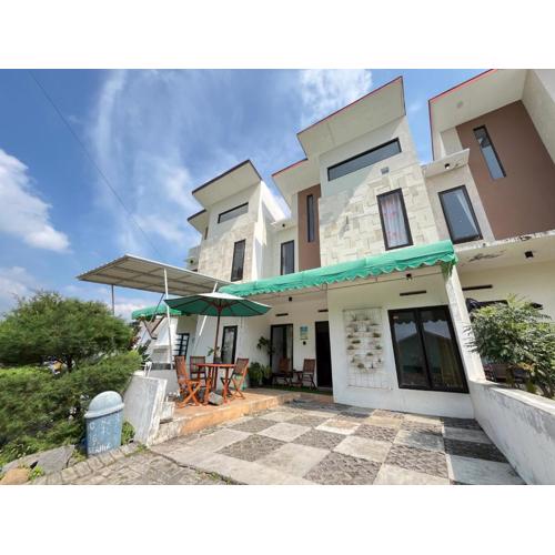 MP Villa Palmiers C8 Malang