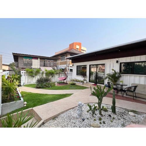 独立庭院 花园式的两卧两卫民宿 近mrt 2