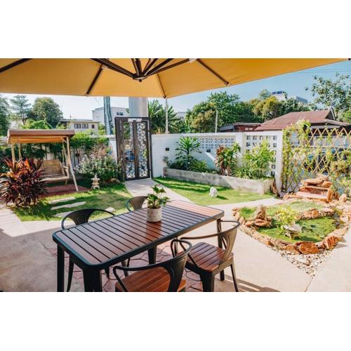 浪漫花园的两卧民宿 独立庭院 近mrt 3