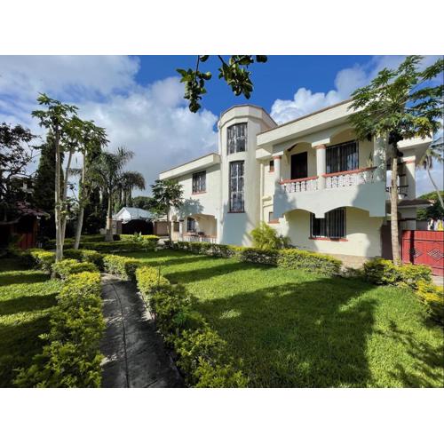 Mudzini gardens - Luxury villa with a pool