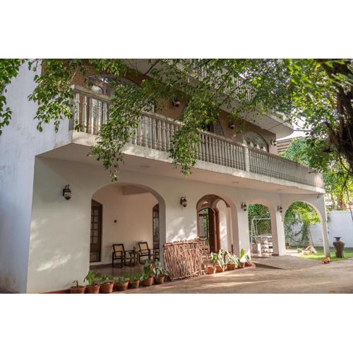 Murphy's Transit Villa Airport Pick & Drop Katunayake