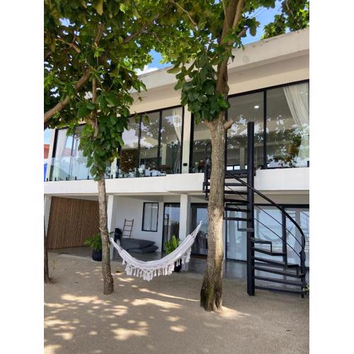 Muse&Mingle Contemporary Beachfront Loft