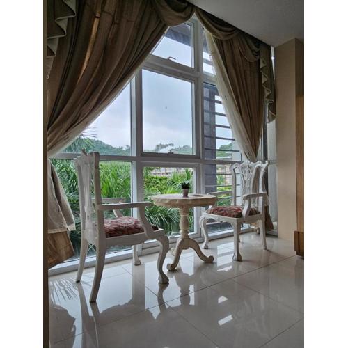 Myna Lagoon Pico de Loro